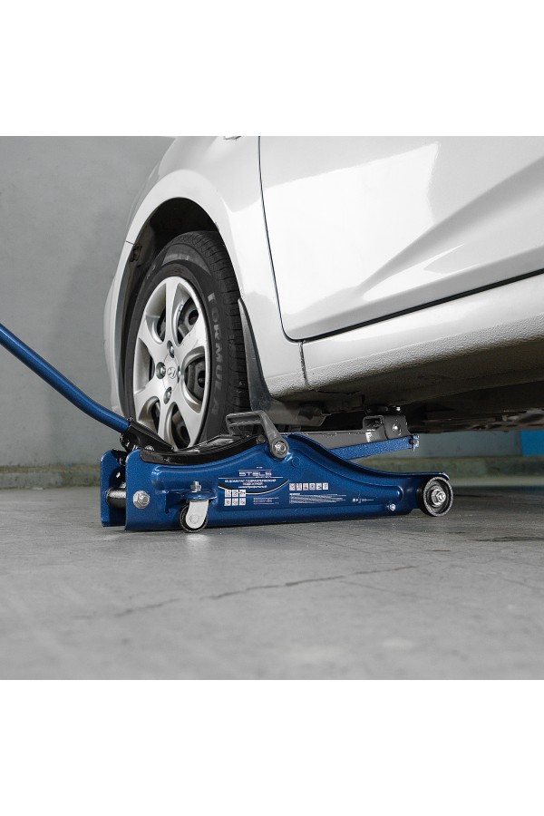 Домкрат гидравлический подкатной в пластиковом кейсе, 2 т, Low Profile, 80-380 мм Stels