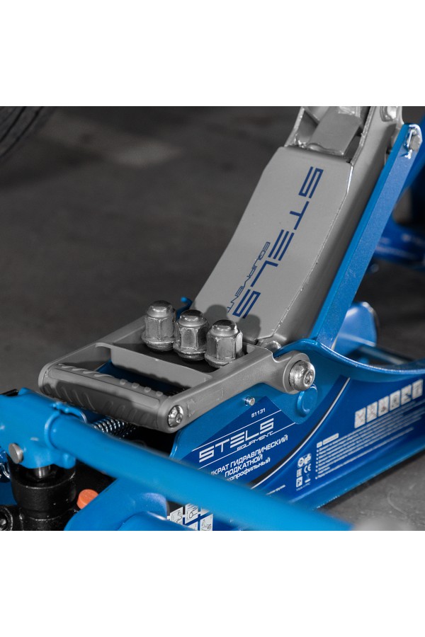 Домкрат гидравлический подкатной, поворотная рукоятка, 2 т, Low Profile, 100-350 мм Stels