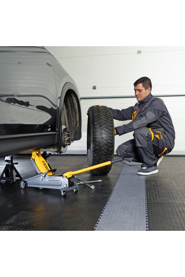 Домкрат гидравлический подкатной, 2 т, 135-385 мм, в пласт. кейсе Denzel