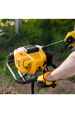 Мотобур DX-52, объём двигателя 52 см3, соединение 20 мм, без шнека Denzel