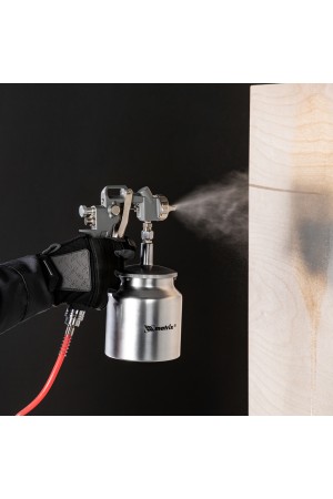 Набор пневмоинструмента, 5 предметов, быстросъемное соединение, краскораспылитель с нижним бачком// Matrix