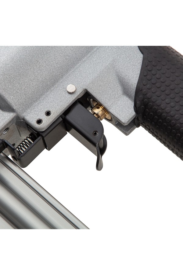 Нейлер пневматический для гвоздей от 10 до 50 мм Matrix