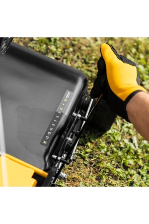 Скарификатор-аэратор бензиновый SAG-400, 212 см3, -15/+10 мм, 40 см Denzel