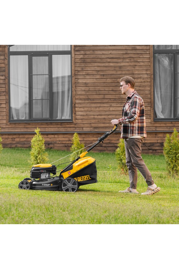 Газонокосилка бензиновая GLD-460SP, 146 куб.см, ширина 46 см, привод 7 уровней, травосборник 50 л Denzel