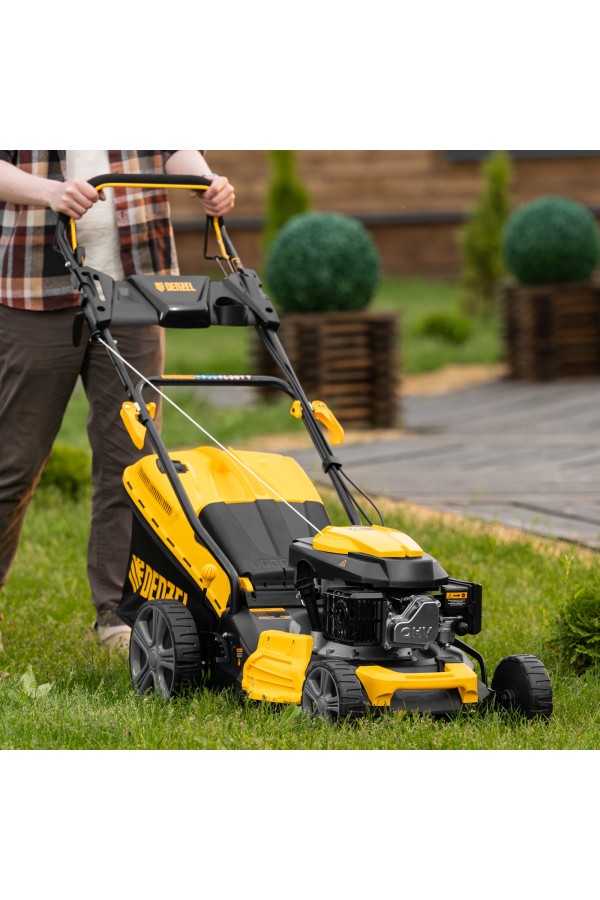 Газонокосилка бензиновая GLD-460SP, 146 куб.см, ширина 46 см, привод 7 уровней, травосборник 50 л Denzel