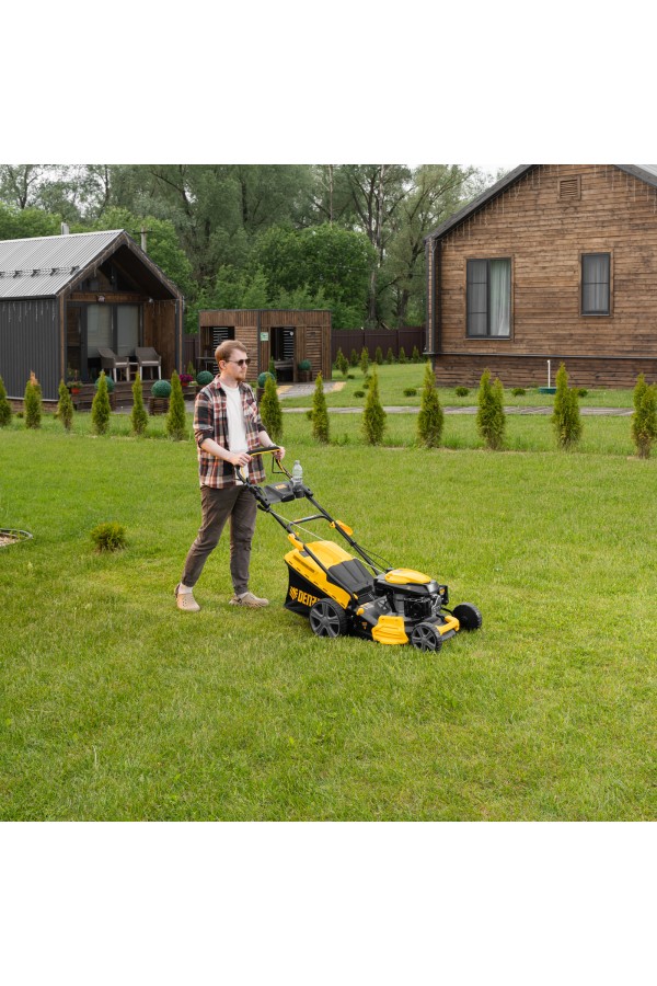 Газонокосилка бензиновая GLD-460SP, 146 куб.см, ширина 46 см, привод 7 уровней, травосборник 50 л Denzel