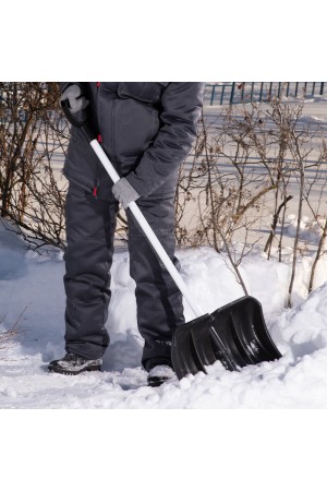 Лопата для уборки снега пластиковая, 530 х 375 х 1400 мм, алюминиевый черенок, Россия, Сибртех
