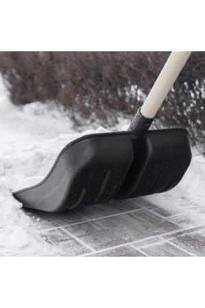 Лопата для уборки снега пластиковая, 360 х 405 х 1550 мм, деревянный черенок в/с, Россия, Сибртех