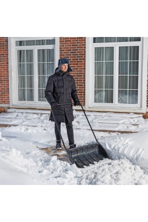 Движок для уборки снега пластиковый, 690х470х1420 мм, стальная рукоятка, Россия// Сибртех