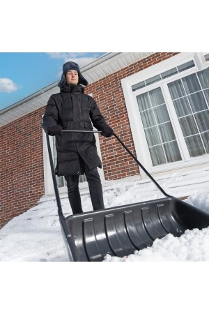 Движок для уборки снега пластиковый, 690х470х1420 мм, стальная рукоятка, Россия// Сибртех