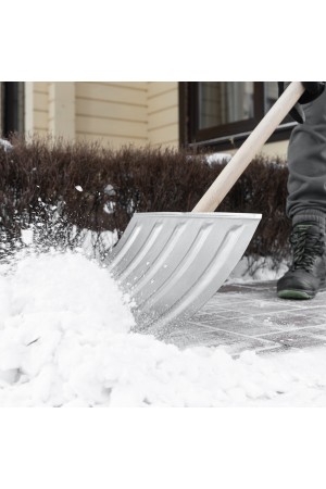 Лопата для уборки снега стальная оцинкованная, 420х370х1370 мм, деревянный черенок, Россия Сибртех