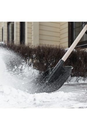 Лопата для уборки снега, полипропилен, 405х410х1470 мм, деревянный черенок Россия