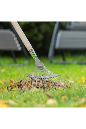 Грабли веерные стальные, 350 х 1450 мм, 18 круглых зубьев, деревянный черенок, Россия, Сибртех