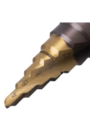 Сверло ступенчатое, 4-6-8-10-12-14-16-18-20-22-24-26-28-30-32 мм, Р6М5К5, 6-гр. хвостовик Denzel