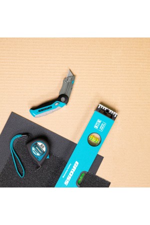 Нож ремонтно-монтажныйный, складной, трехкомпонентная рукоятка, контейнер-держатель для лезвий, 175 мм, 2 запасных лезвия Gross