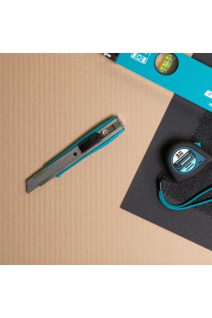 Нож, 160 мм, металлический корпус, выдвижное сегментное лезвие 18 мм (SK-5), металлическая направляющая, клипса для ремня Gross