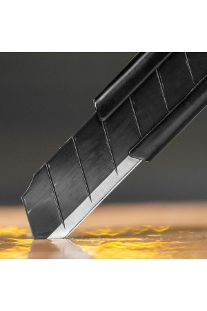 Нож, 9 мм, сменное лезвие, SK4, алюминиевый корпус, торцевой зажим Denzel