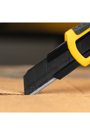 Нож, 18 мм, сменное лезвие, SK4, корпус из ABS + TPR, торцевой зажим Denzel