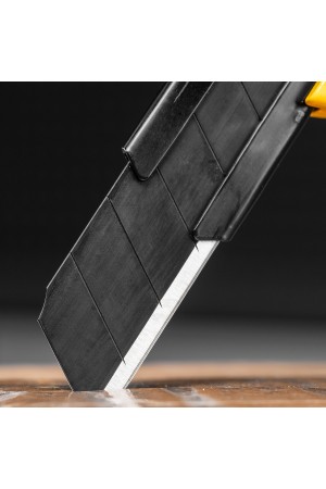 Нож, 18 мм, сменное лезвие, SK4, корпус из цинкового сплава + TPR, торцевой зажим Denzel