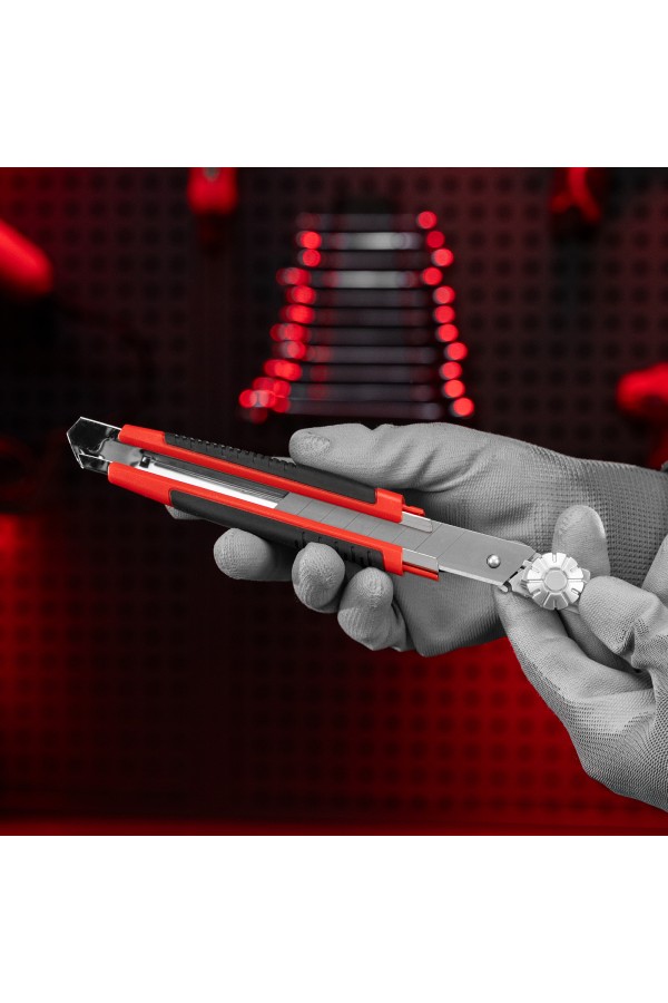 Нож, 18 мм, выдвижное лезвие, металлическая направляющая, винтовой фиксатор лезвия Matrix