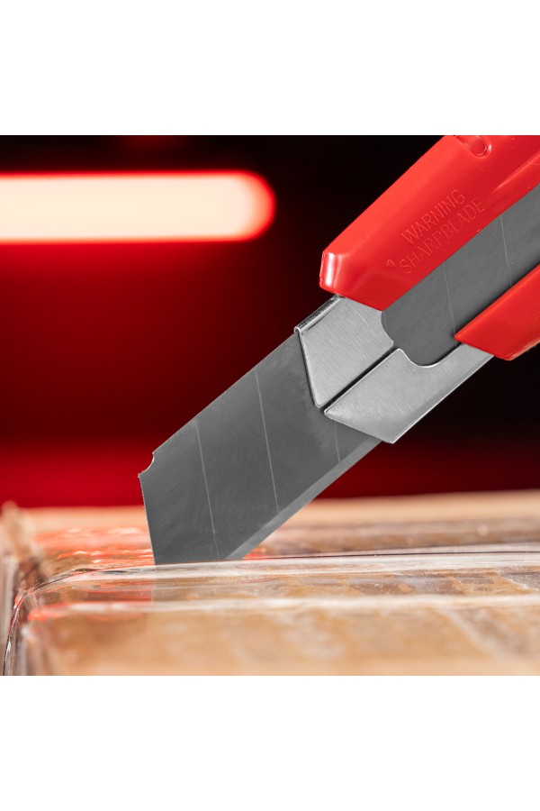 Нож, 18 мм, выдвижное лезвие, металлическая направляющая Matrix