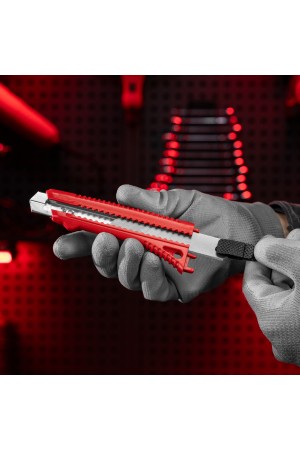 Нож, 18 мм, выдвижное лезвие, металлическая направляющая Matrix