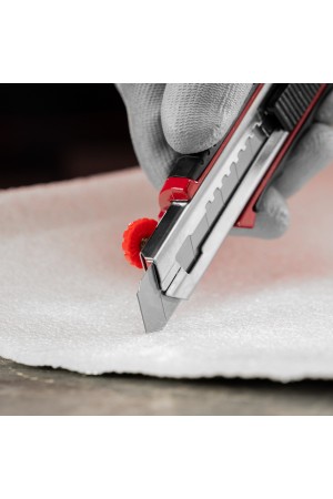 Нож, 18 мм, выдвижное лезвие, металлическая направляющая, обрезиненная ручка, 5 лезвий Matrix