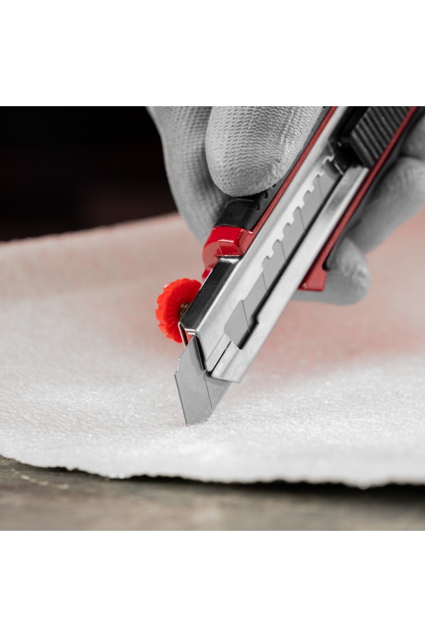 Нож, 18 мм, выдвижное лезвие, металлическая направляющая, обрезиненная ручка, 5 лезвий Matrix