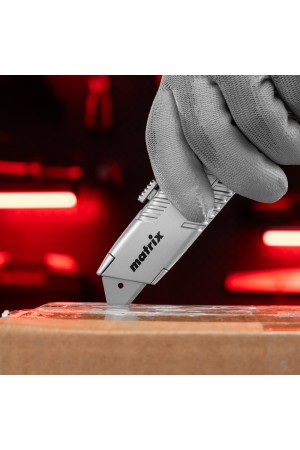 Нож, 19 мм, выдвижное трапециевидное лезвие, металлический корпус Matrix