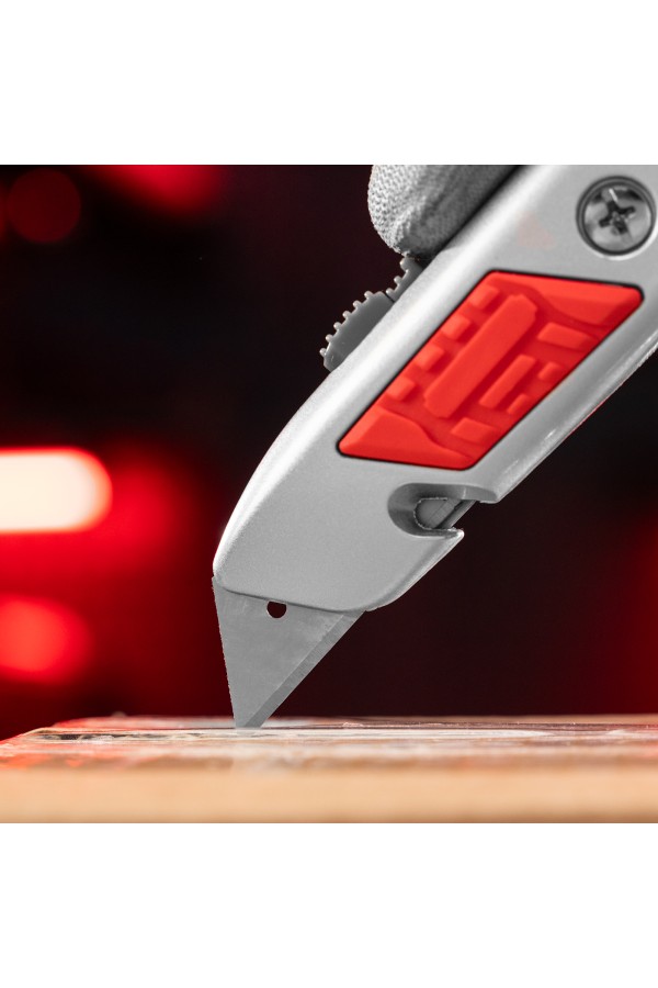 Нож, 19 мм, выдвижное трапециевидное лезвие, отделение для лезвий, метал. корпус Matrix