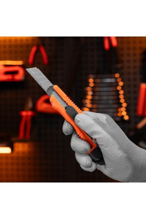 Нож, 18 мм, выдвижное лезвие, металлическая направляющая Sparta