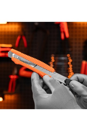 Нож, 18 мм, выдвижное лезвие, металлическая направляющая Sparta