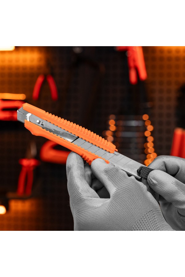 Нож, 18 мм, выдвижное лезвие, металлическая направляющая Sparta