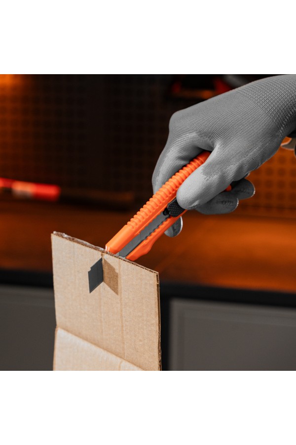 Нож, 18 мм, выдвижное лезвие, металлическая направляющая Sparta