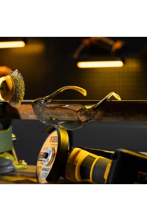 Очки защитные открытые, поликарбонатные, увеличенная дымчатая линза, регулируемые дужки Denzel