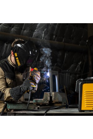Аппарат инвертор. дуговой сварки SDM-220 Top, 220 А, ПВ 60% кейс// Denzel