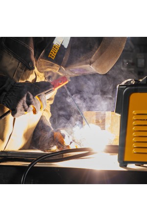 Аппарат инвертор. дуговой сварки SDM-220 Top, 220 А, ПВ 60% кейс// Denzel