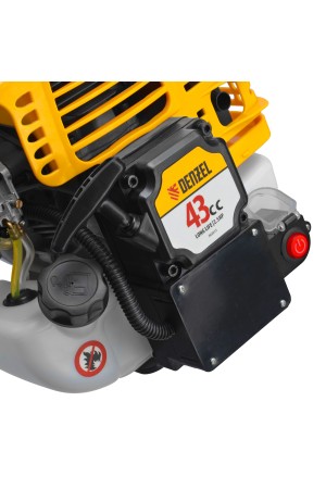 Триммер бензиновый DT-43E, 43 см3, неразъемная штанга, электростартер, состоит из 2 частей Denzel