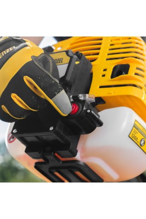 Триммер бензиновый DT-43E, 43 см3, неразъемная штанга, электростартер, состоит из 2 частей Denzel