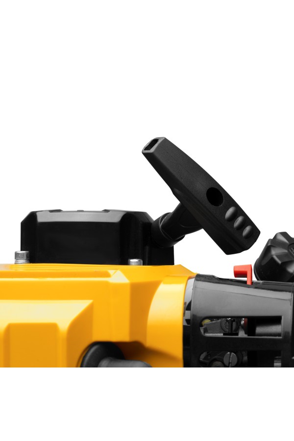 Триммер бензиновый DTS-33S, 33 см3, разъемная штанга, состоит из 2 частей Denzel