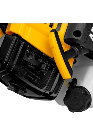 Триммер бензиновый DT 43S, 43 см3, 2.5 л. с, разъемная штанга, состоит из 2 частей Denzel