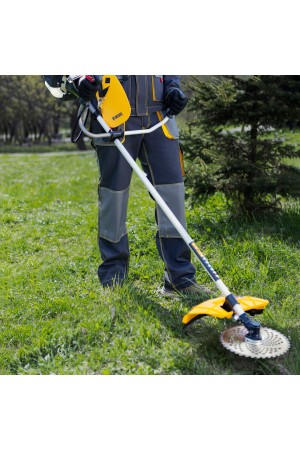 Триммер бензиновый DGT 330, 33 см3, 1.8 л. с, неразъемная штанга, состоит из 2 частей Denzel