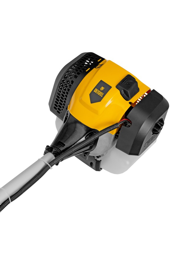 Триммер бензиновый DGT 520, 52 см3, 3 л. с, неразъемная штанга, состоит из 2 частей Denzel