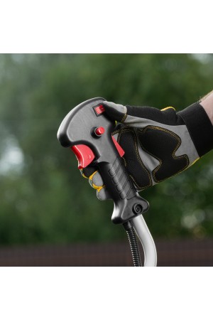 Триммер бензиновый DTL-33S, 33 см3, разъемная штанга, состоит из 2 частей Denzel