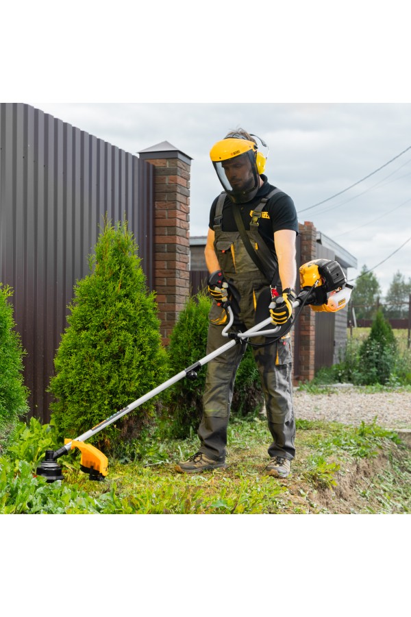 Триммер бензиновый DTL-33S, 33 см3, разъемная штанга, состоит из 2 частей Denzel