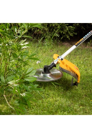 Триммер бензиновый DTL-43, 43 см3, неразъемная штанга, состоит из 2 частей Denzel