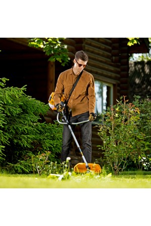 Триммер бензиновый DTL-52, 52 см3, неразъемная штанга, состоит из 2 частей Denzel