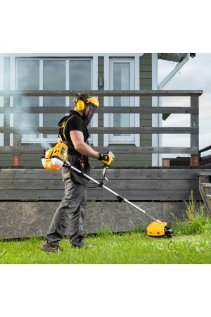 Триммер бензиновый DTL-52S, 52 см3, разъемная штанга, состоит из 2 частей Denzel