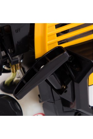 Триммер бензиновый DR-33S, 33 см3, разъемная штанга, состоит из 2 частей Denzel