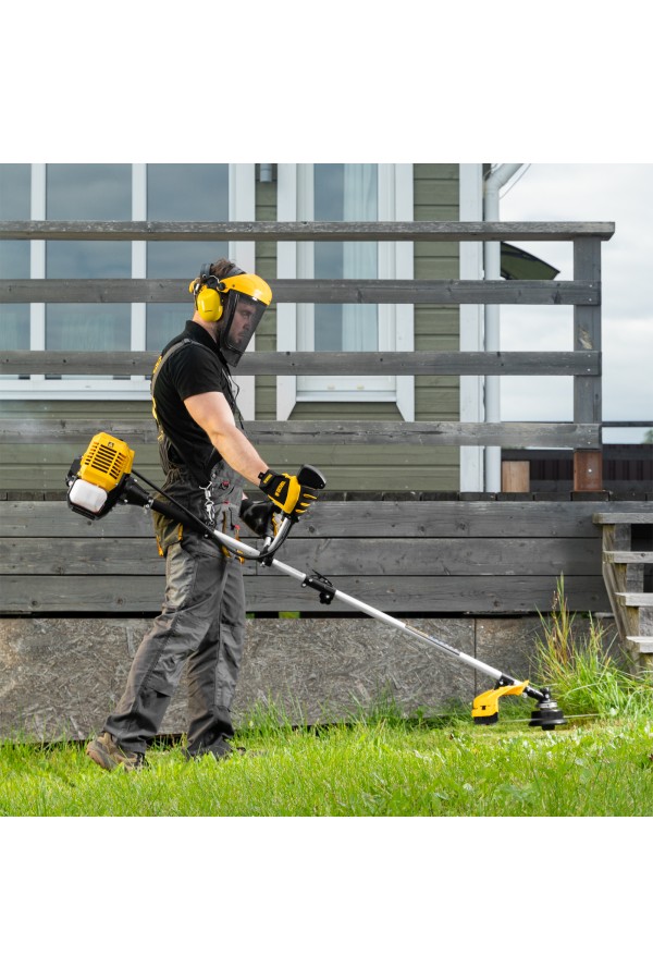 Триммер бензиновый DR-52S, 52 см3, разъемная штанга, состоит из 2 частей Denzel